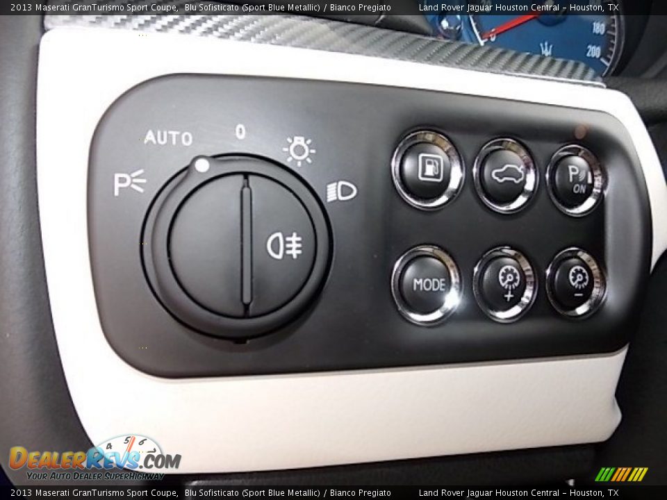 Controls of 2013 Maserati GranTurismo Sport Coupe Photo #24