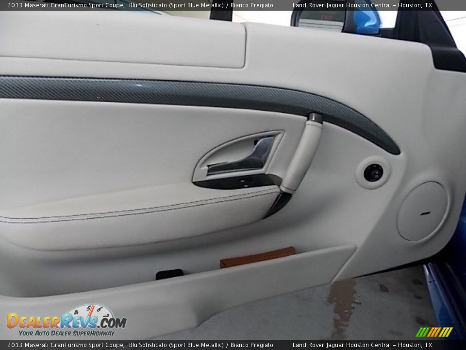 Door Panel of 2013 Maserati GranTurismo Sport Coupe Photo #31