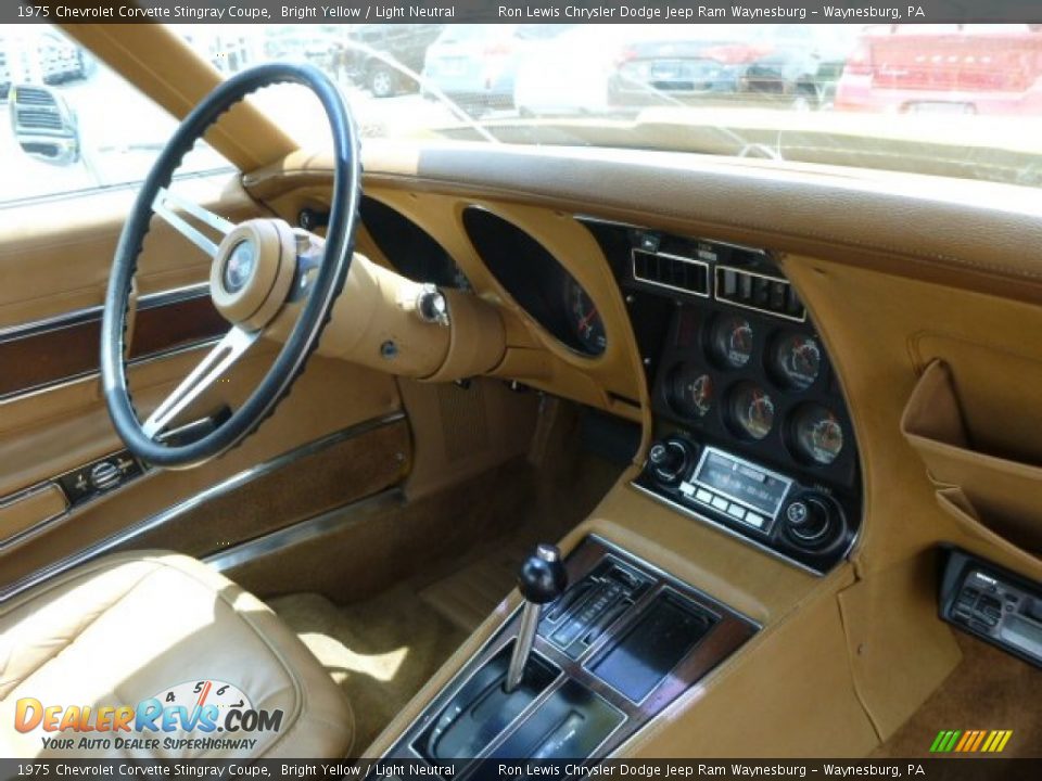 Controls of 1975 Chevrolet Corvette Stingray Coupe Photo #8