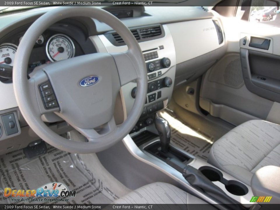 2009 Ford Focus SE Sedan White Suede / Medium Stone Photo #11