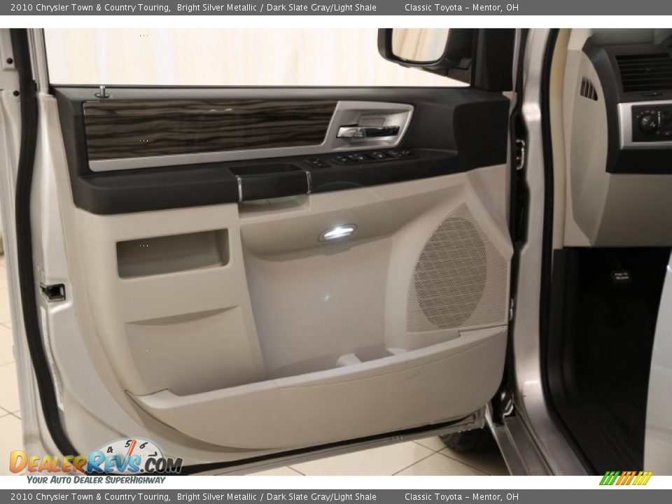 2010 Chrysler Town & Country Touring Bright Silver Metallic / Dark Slate Gray/Light Shale Photo #5