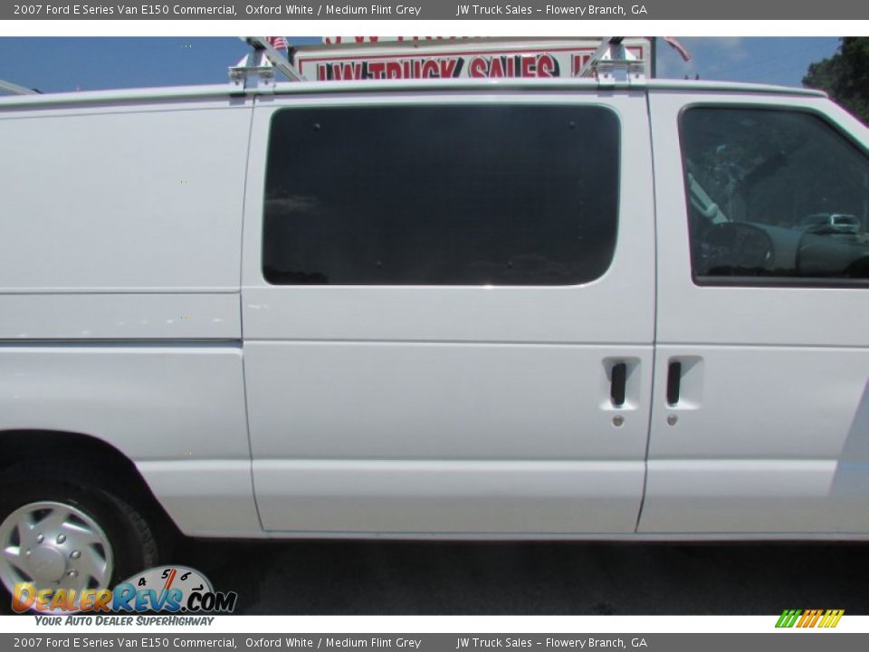 2007 Ford E Series Van E150 Commercial Oxford White / Medium Flint Grey Photo #24