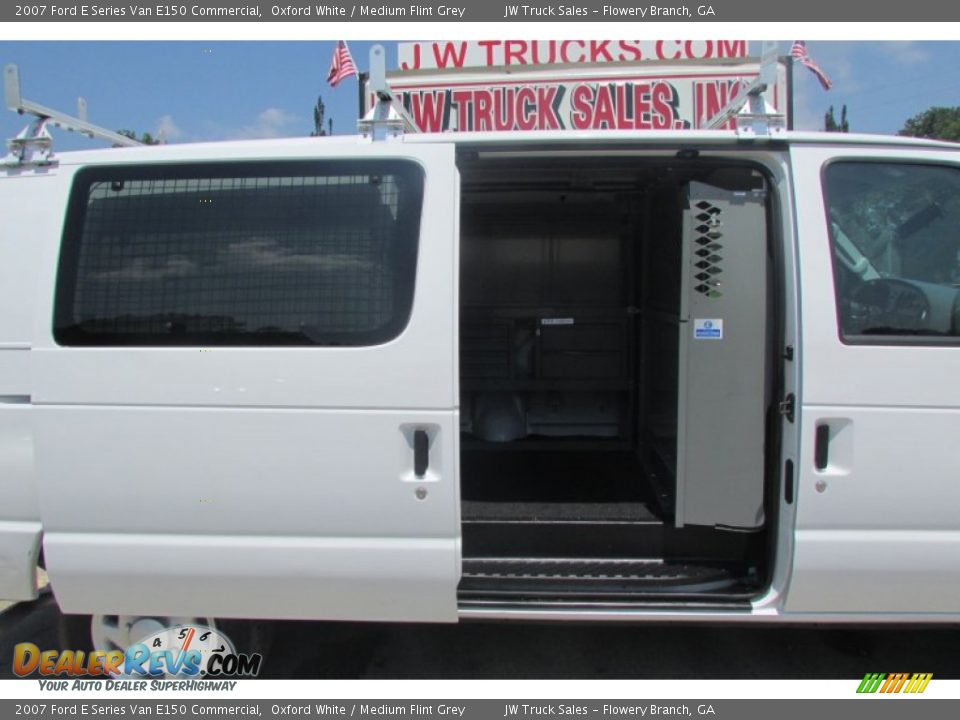 2007 Ford E Series Van E150 Commercial Oxford White / Medium Flint Grey Photo #25