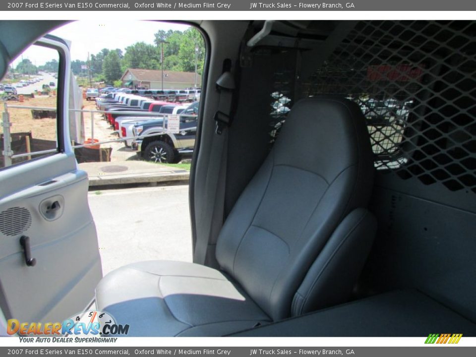 2007 Ford E Series Van E150 Commercial Oxford White / Medium Flint Grey Photo #36