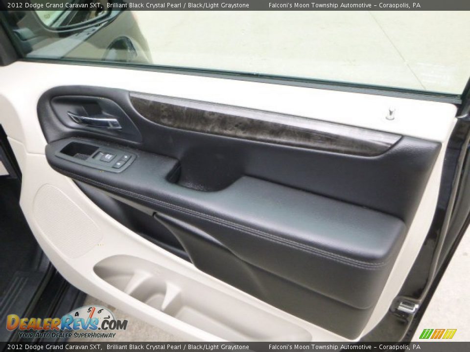 2012 Dodge Grand Caravan SXT Brilliant Black Crystal Pearl / Black/Light Graystone Photo #12