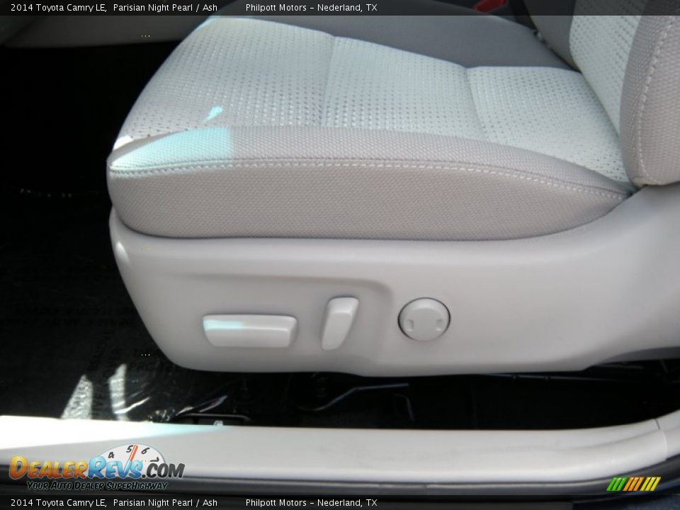 2014 Toyota Camry LE Parisian Night Pearl / Ash Photo #24