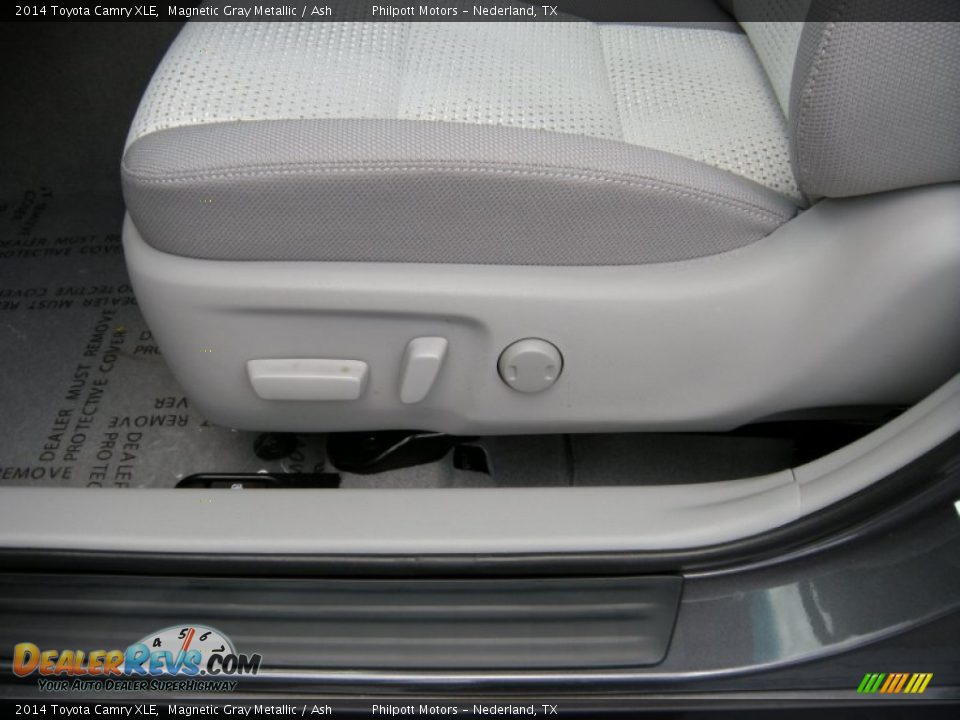 2014 Toyota Camry XLE Magnetic Gray Metallic / Ash Photo #24