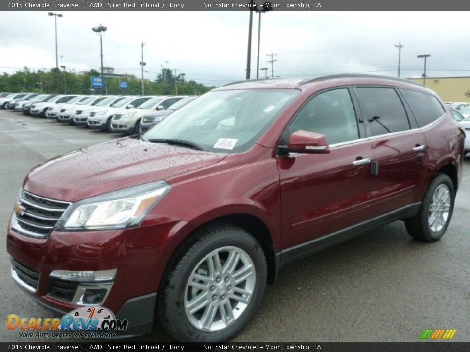 Front 3/4 View of 2015 Chevrolet Traverse LT AWD Photo #1