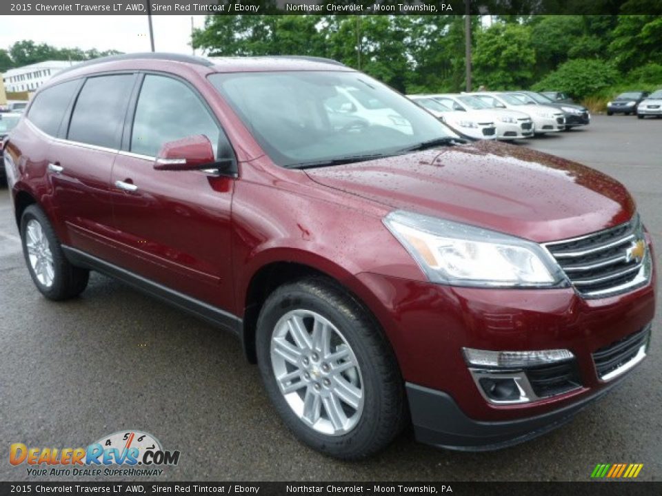 Front 3/4 View of 2015 Chevrolet Traverse LT AWD Photo #7