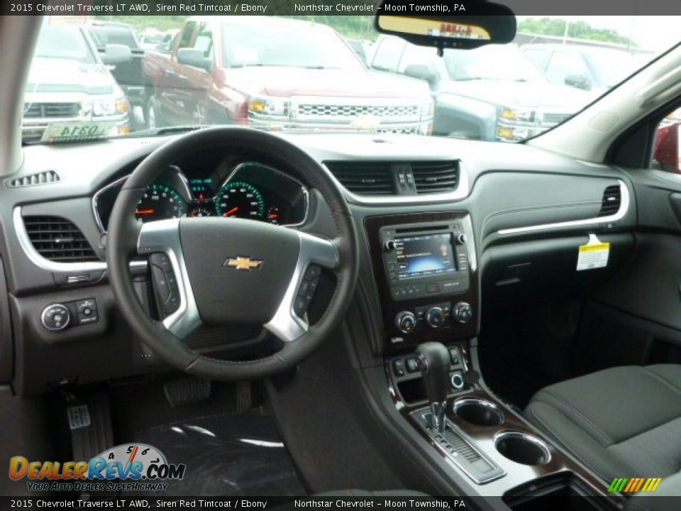 Dashboard of 2015 Chevrolet Traverse LT AWD Photo #13