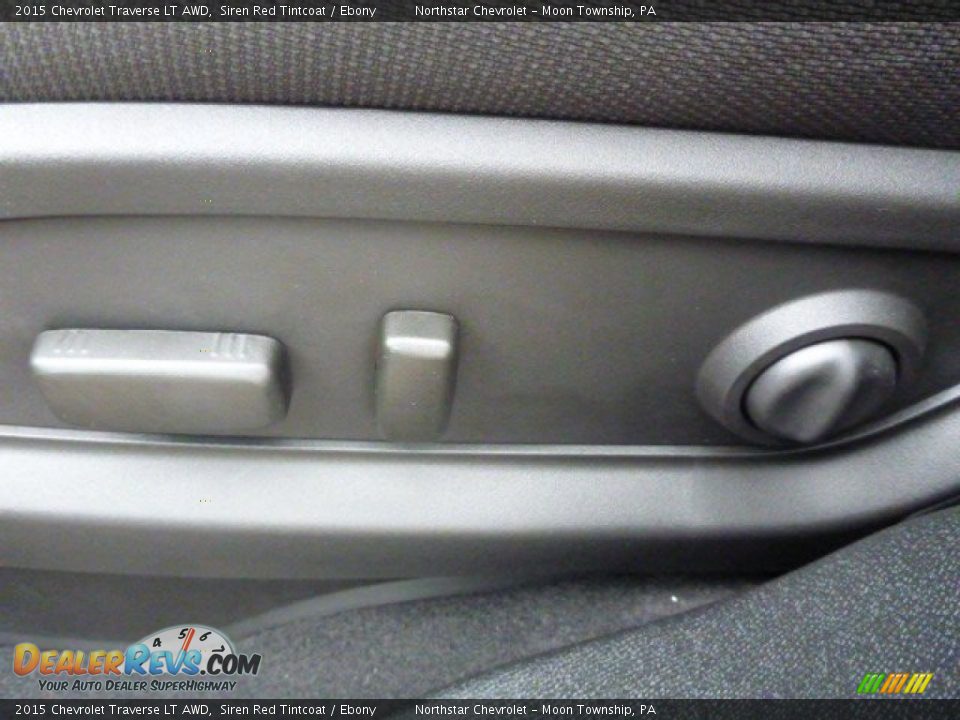 Controls of 2015 Chevrolet Traverse LT AWD Photo #16