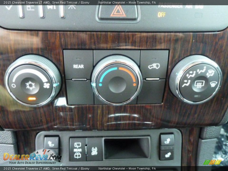 Controls of 2015 Chevrolet Traverse LT AWD Photo #19