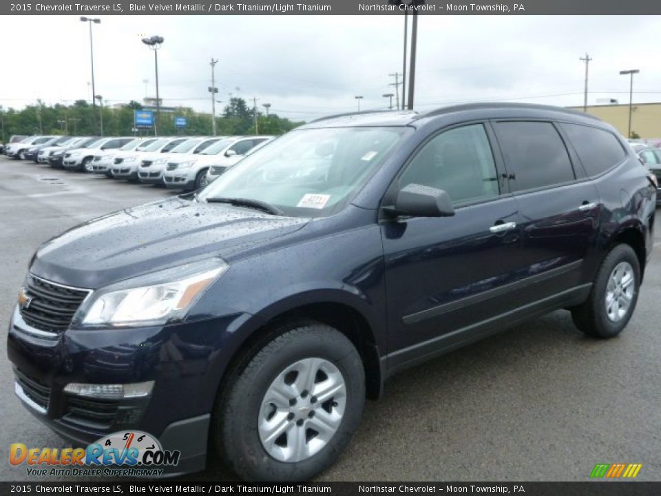 Front 3/4 View of 2015 Chevrolet Traverse LS Photo #1