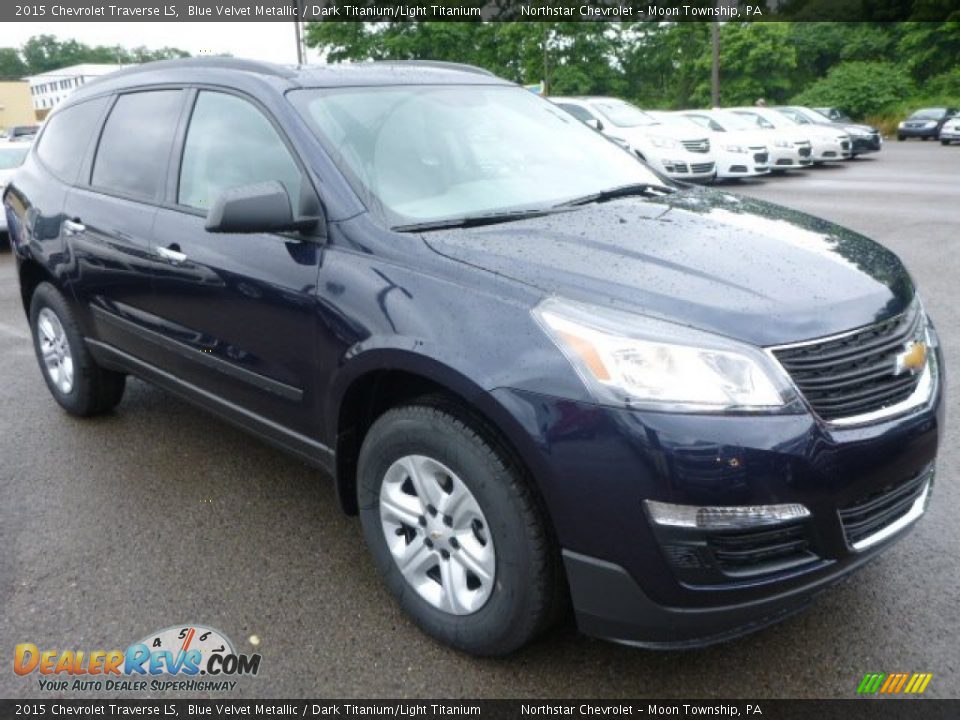 Front 3/4 View of 2015 Chevrolet Traverse LS Photo #7