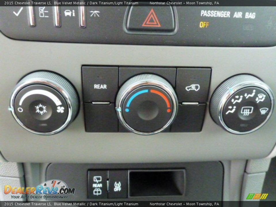 Controls of 2015 Chevrolet Traverse LS Photo #19