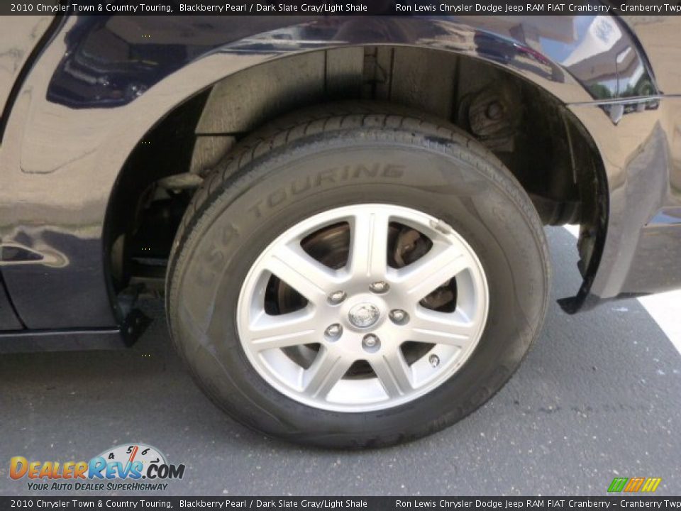 2010 Chrysler Town & Country Touring Blackberry Pearl / Dark Slate Gray/Light Shale Photo #9