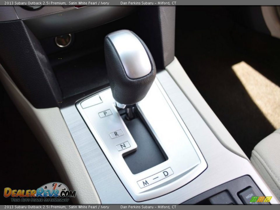 2013 Subaru Outback 2.5i Premium Satin White Pearl / Ivory Photo #15