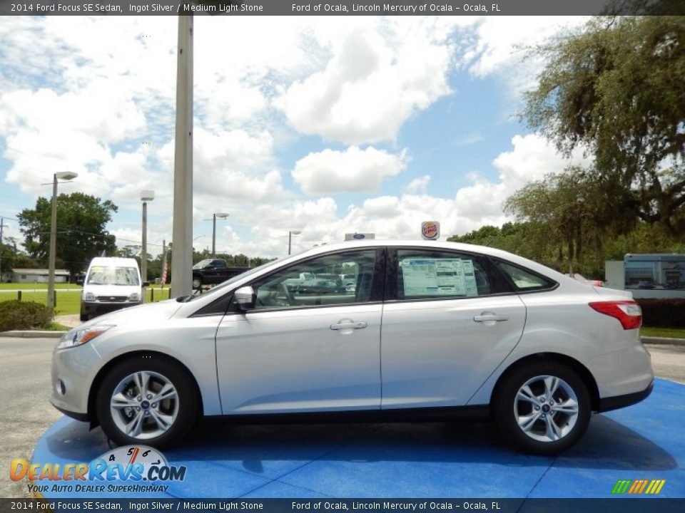 2014 Ford Focus SE Sedan Ingot Silver / Medium Light Stone Photo #2