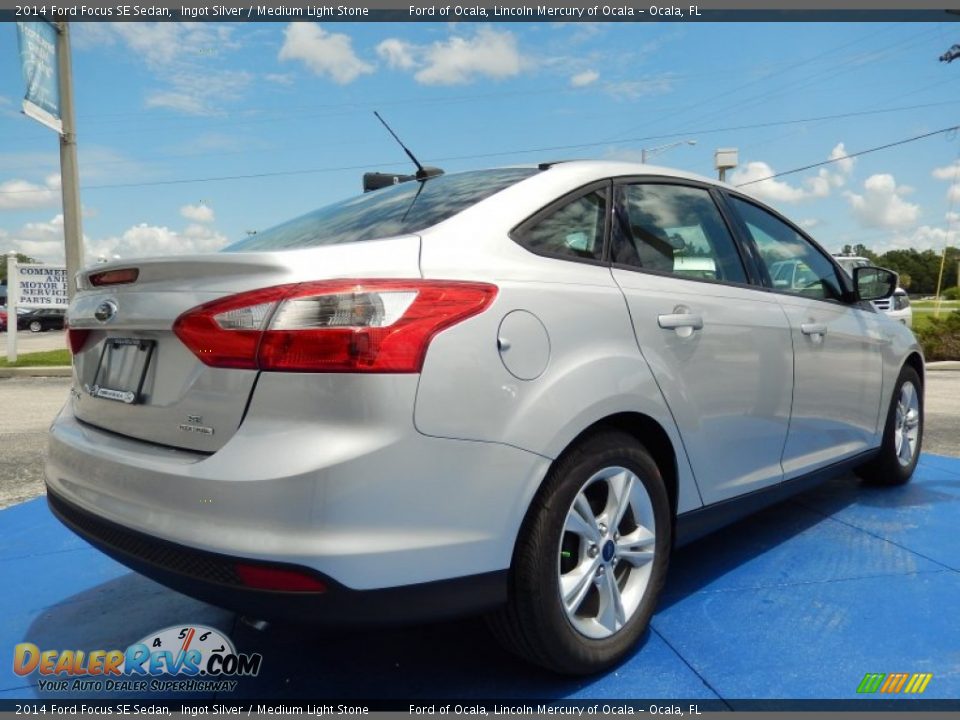 2014 Ford Focus SE Sedan Ingot Silver / Medium Light Stone Photo #3