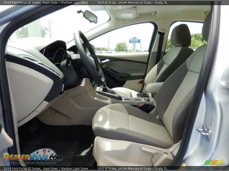 2014 Ford Focus SE Sedan Ingot Silver / Medium Light Stone Photo #6