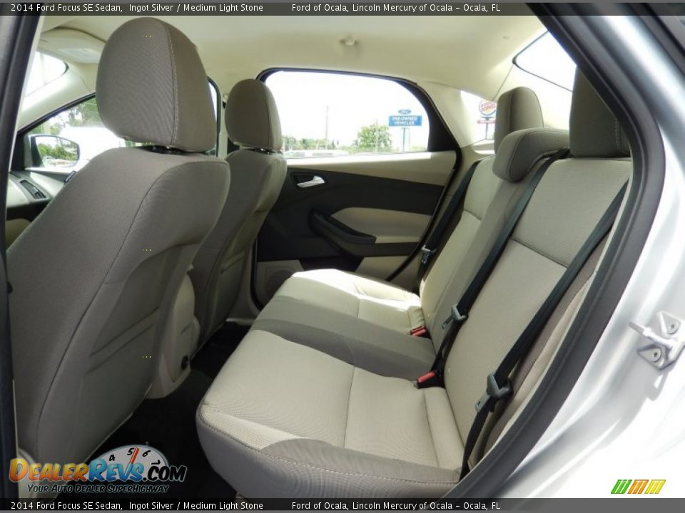 2014 Ford Focus SE Sedan Ingot Silver / Medium Light Stone Photo #7