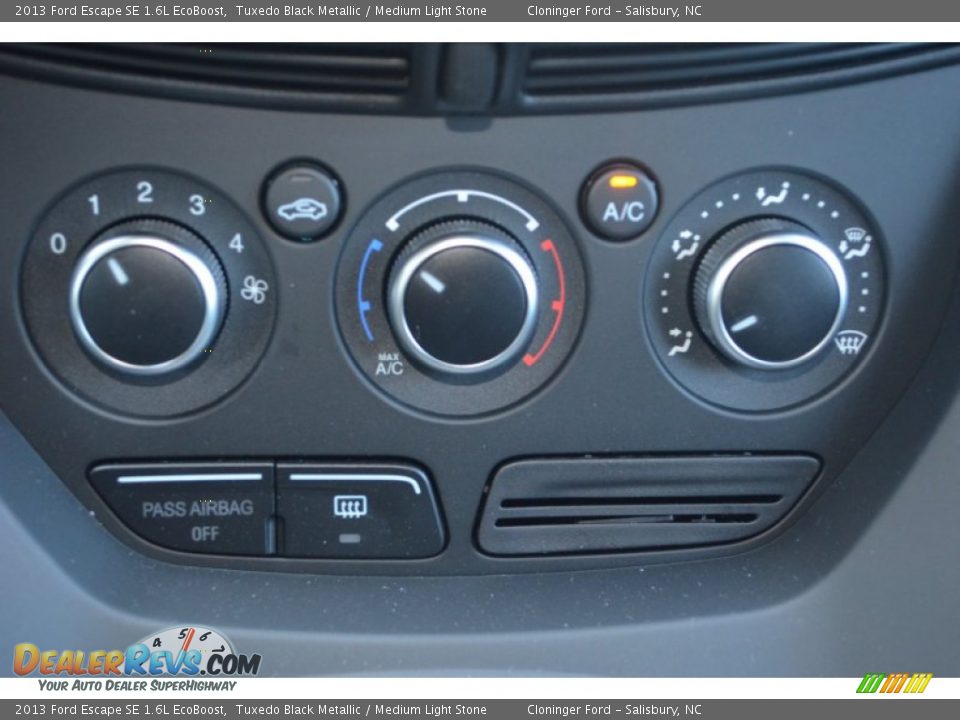 2013 Ford Escape SE 1.6L EcoBoost Tuxedo Black Metallic / Medium Light Stone Photo #32