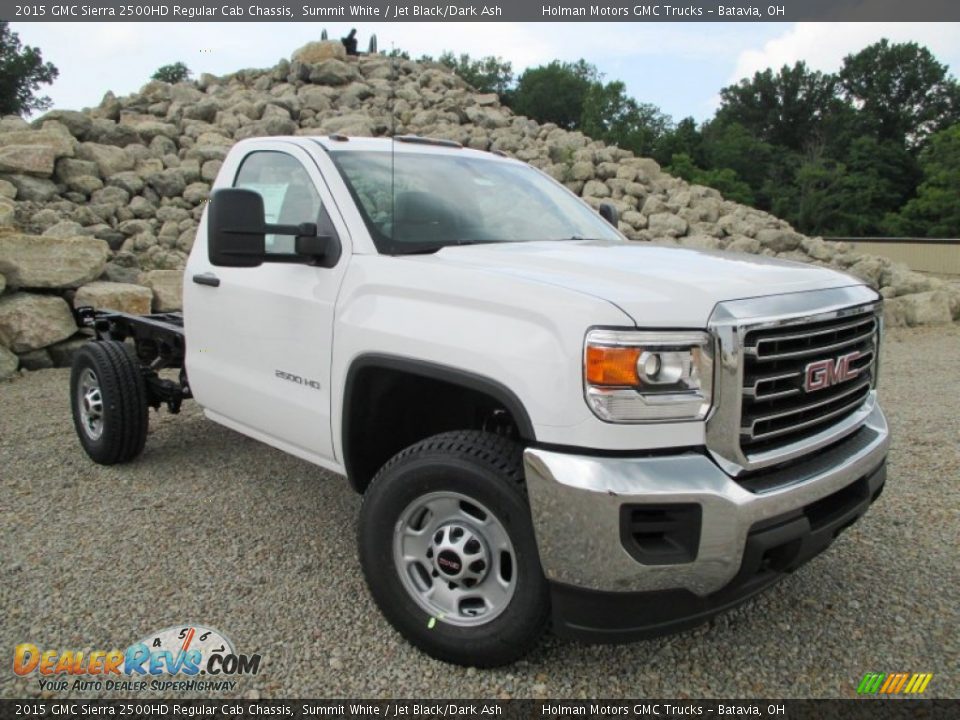 Front 3/4 View of 2015 GMC Sierra 2500HD Regular Cab Chassis Photo #1