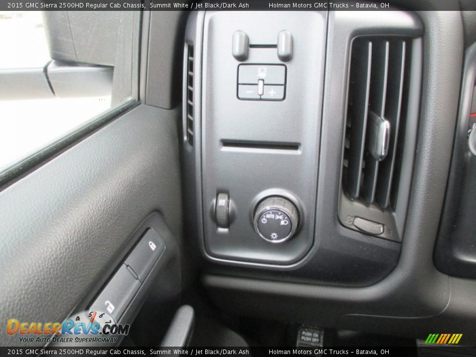 Controls of 2015 GMC Sierra 2500HD Regular Cab Chassis Photo #11