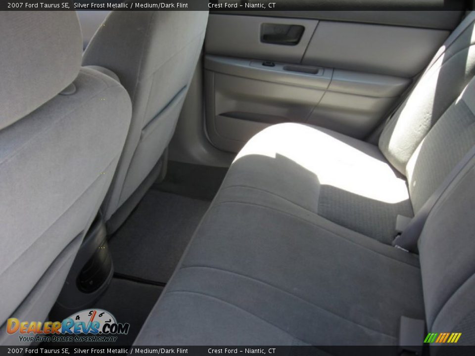 2007 Ford Taurus SE Silver Frost Metallic / Medium/Dark Flint Photo #12