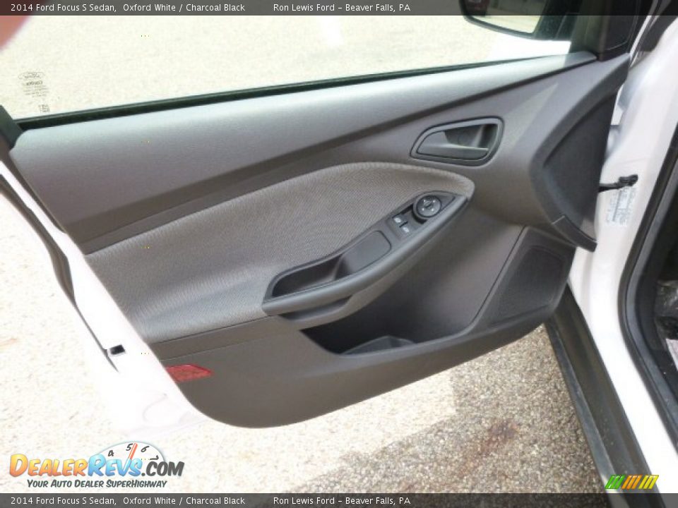 2014 Ford Focus S Sedan Oxford White / Charcoal Black Photo #11
