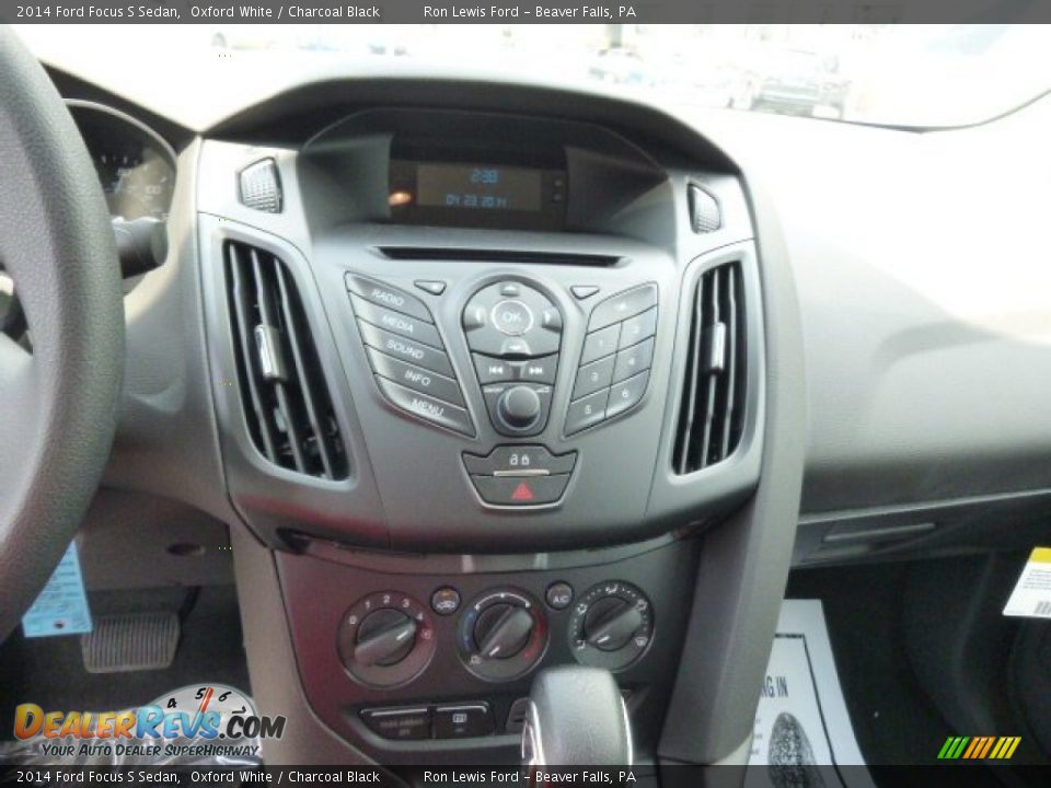 2014 Ford Focus S Sedan Oxford White / Charcoal Black Photo #16