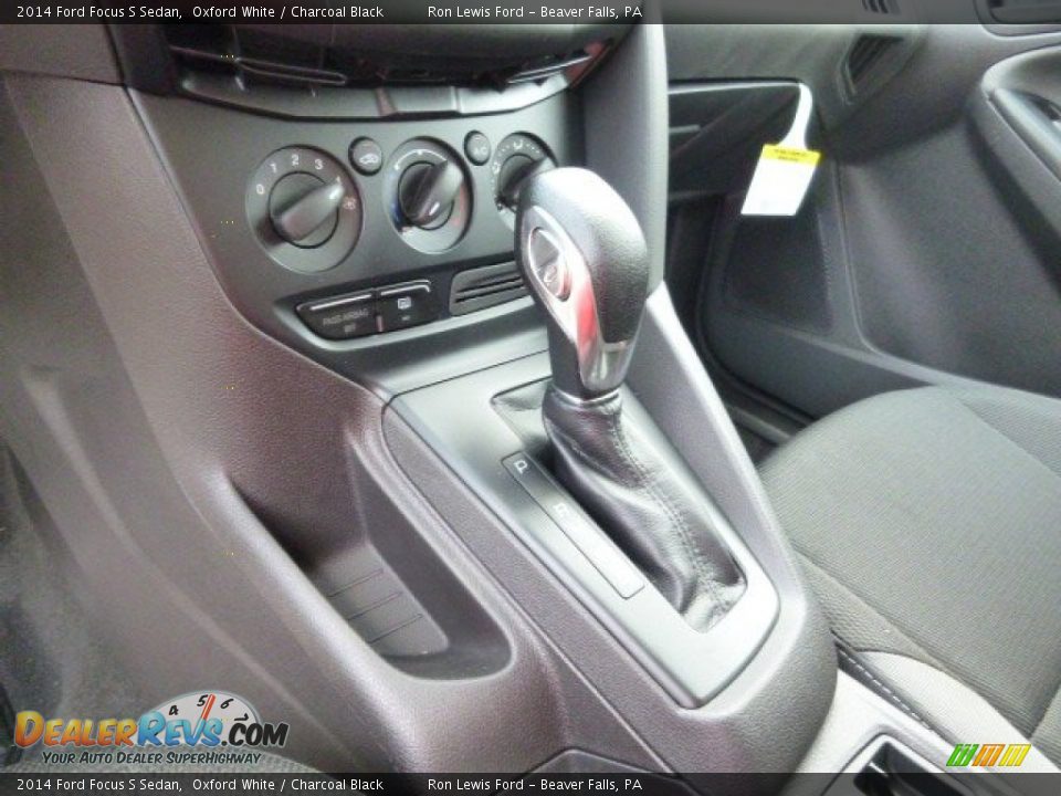 2014 Ford Focus S Sedan Oxford White / Charcoal Black Photo #17