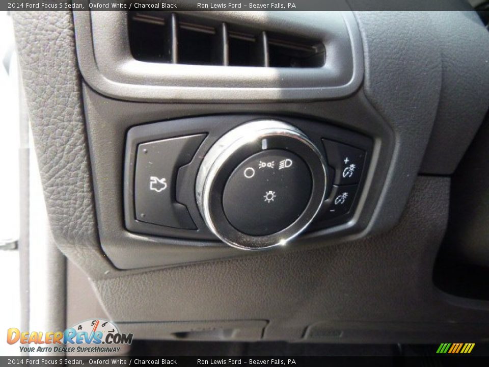 2014 Ford Focus S Sedan Oxford White / Charcoal Black Photo #18