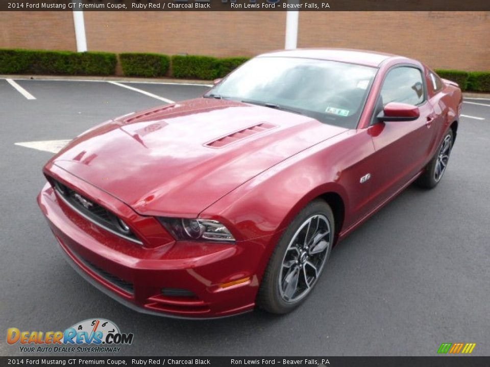 Front 3/4 View of 2014 Ford Mustang GT Premium Coupe Photo #4