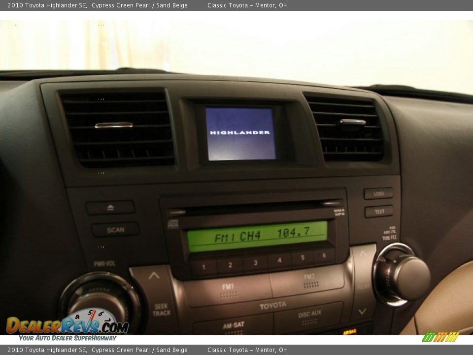 Controls of 2010 Toyota Highlander SE Photo #10