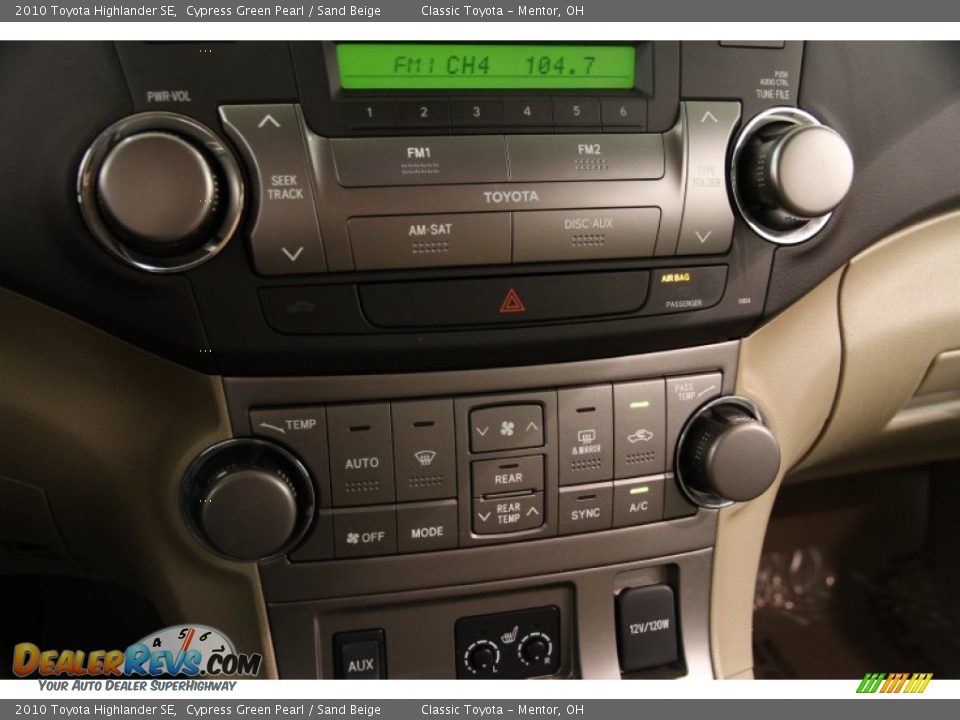 Controls of 2010 Toyota Highlander SE Photo #17