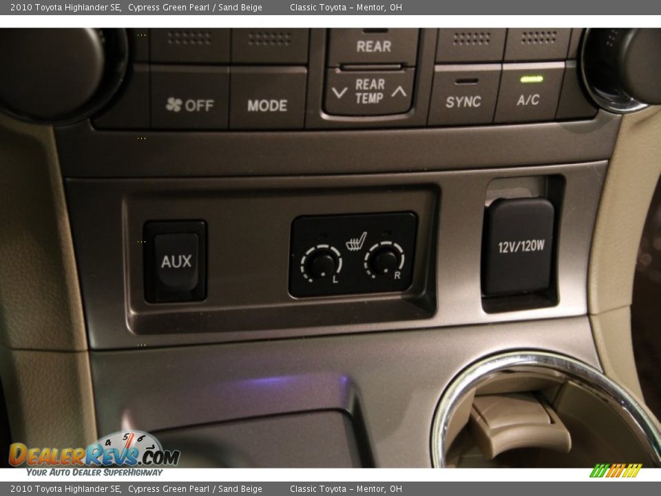 Controls of 2010 Toyota Highlander SE Photo #18