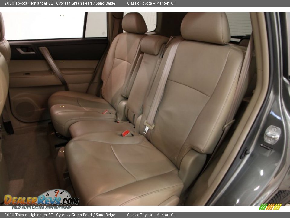 Rear Seat of 2010 Toyota Highlander SE Photo #25