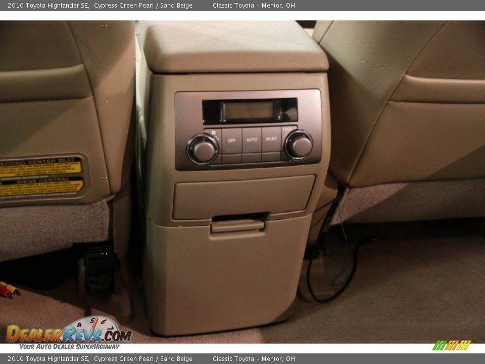Controls of 2010 Toyota Highlander SE Photo #29