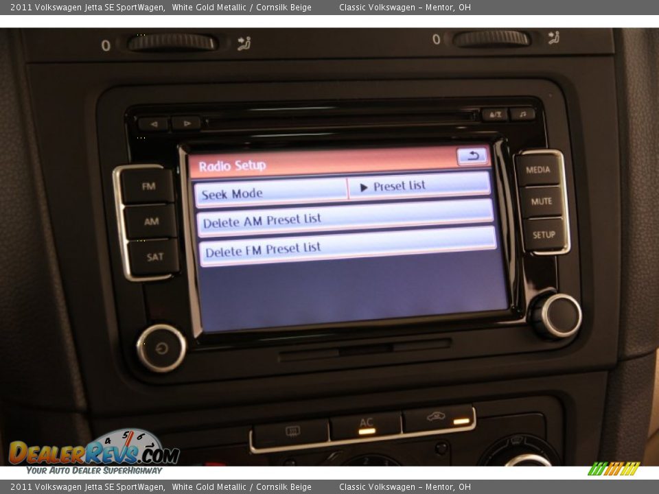 2011 Volkswagen Jetta SE SportWagen White Gold Metallic / Cornsilk Beige Photo #11