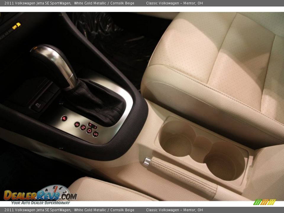 2011 Volkswagen Jetta SE SportWagen White Gold Metallic / Cornsilk Beige Photo #17