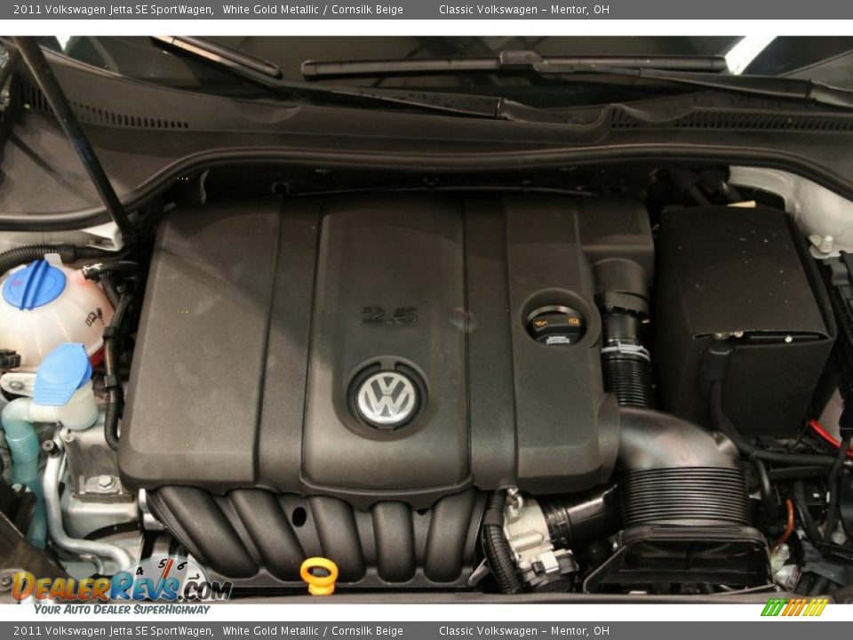 2011 Volkswagen Jetta SE SportWagen White Gold Metallic / Cornsilk Beige Photo #22