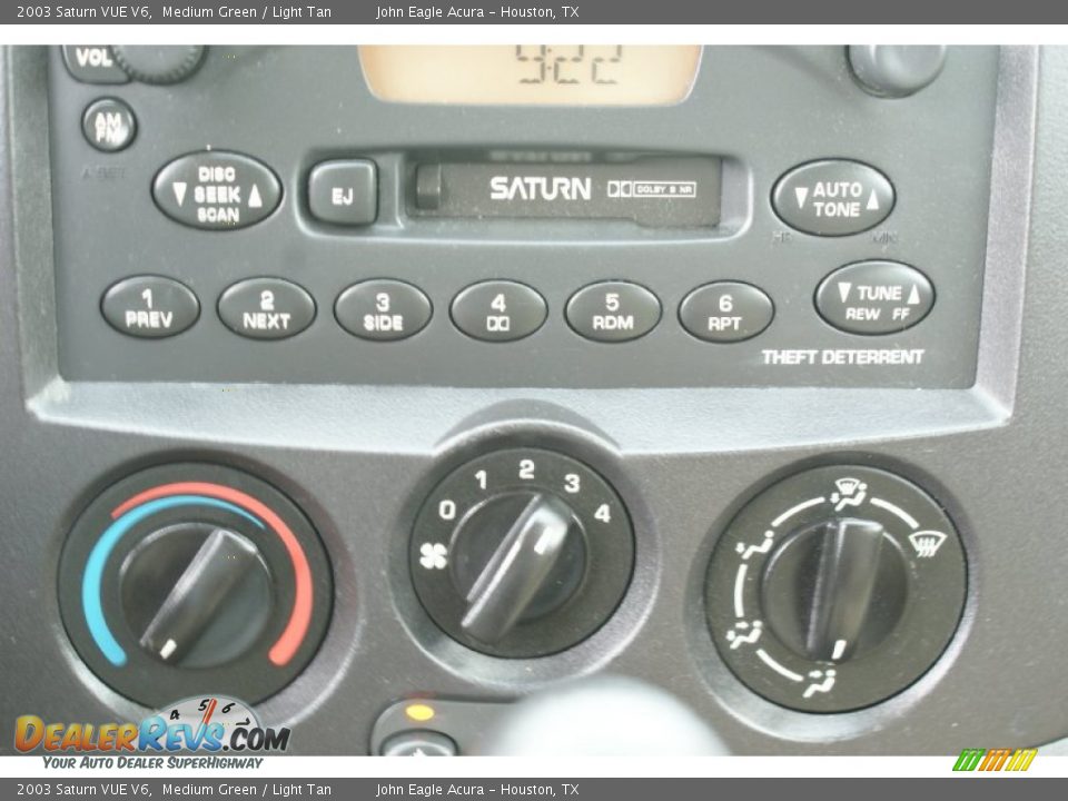 Controls of 2003 Saturn VUE V6 Photo #26