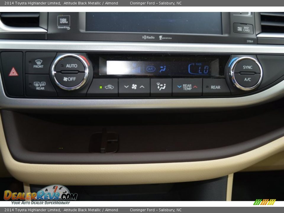 Controls of 2014 Toyota Highlander Limited Photo #21