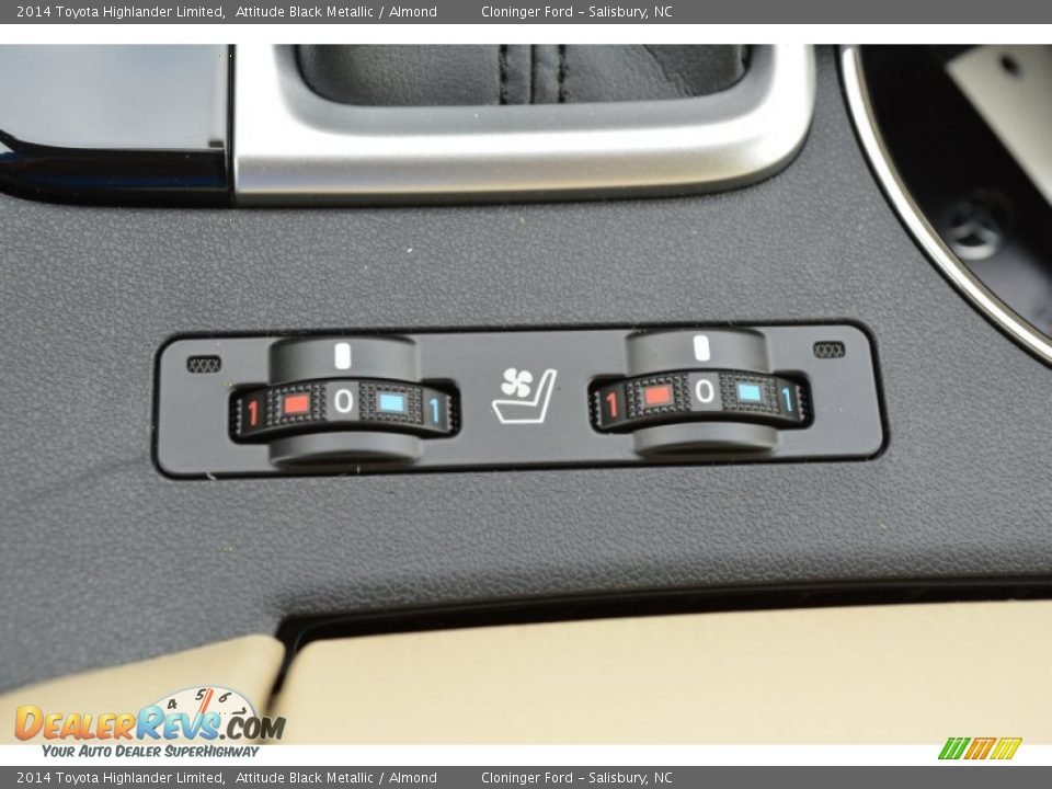 Controls of 2014 Toyota Highlander Limited Photo #23