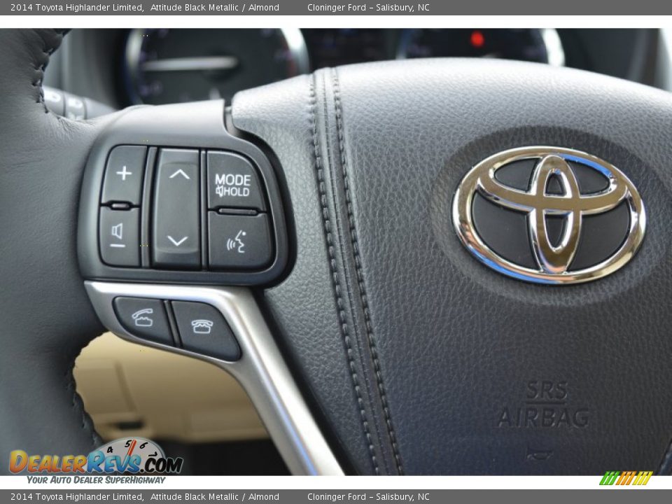 Controls of 2014 Toyota Highlander Limited Photo #27