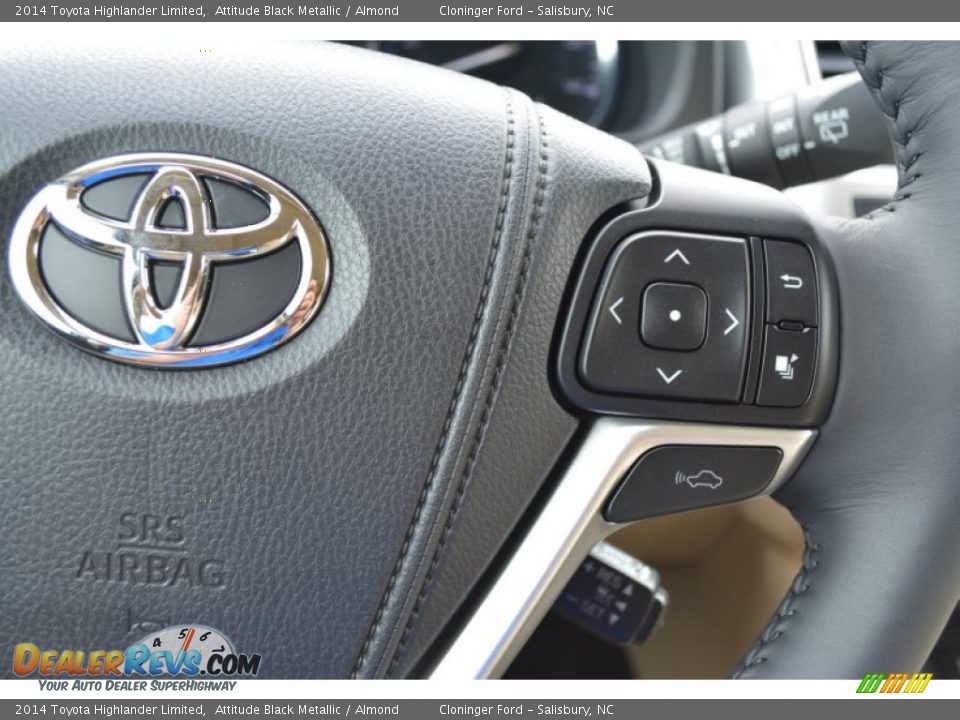 Controls of 2014 Toyota Highlander Limited Photo #28