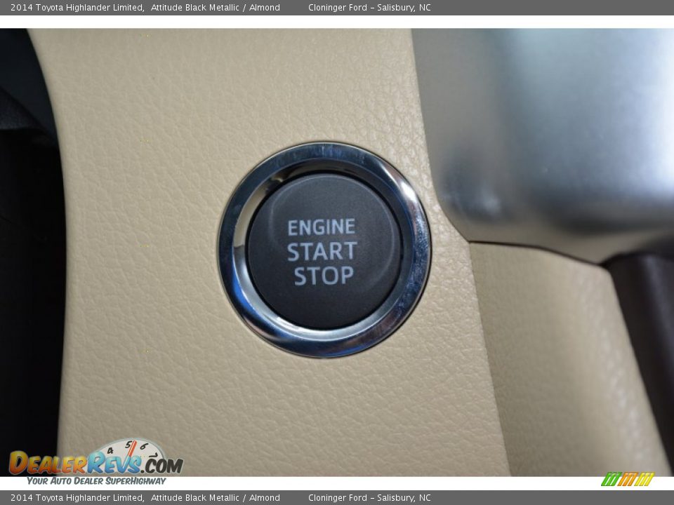 Controls of 2014 Toyota Highlander Limited Photo #31