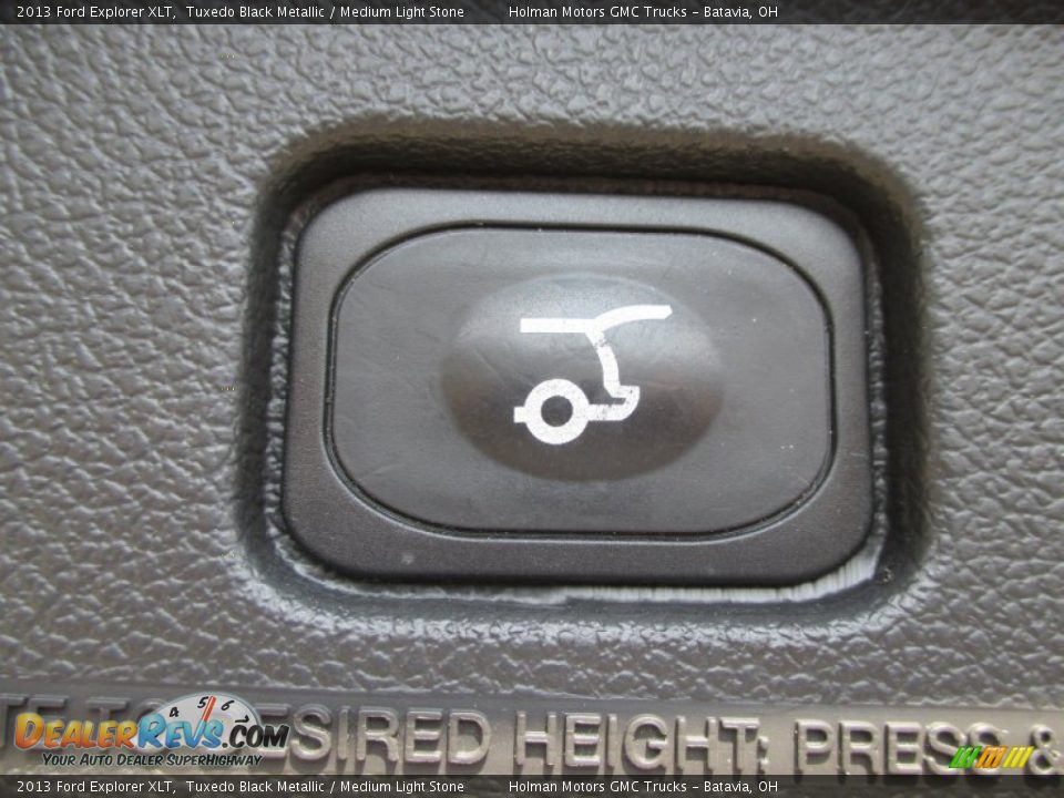 2013 Ford Explorer XLT Tuxedo Black Metallic / Medium Light Stone Photo #31