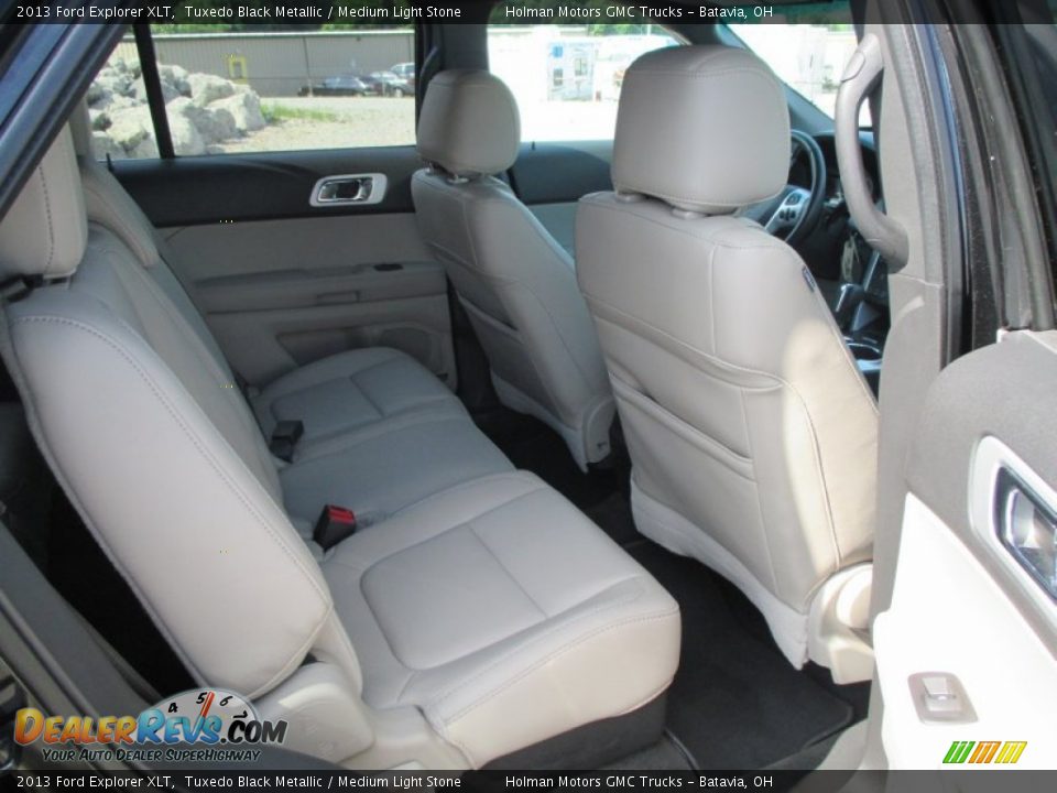 2013 Ford Explorer XLT Tuxedo Black Metallic / Medium Light Stone Photo #33
